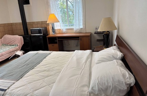 Los Gatos House | Luxury Suite in Los Gatos Mountain and Forest-Master Suite