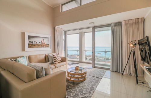 Camps Bay Apartment | Luxury Two Bedroom in Camps Bay