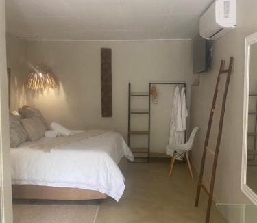 Rustenburg House | Luxury Upmarket Guesthouse 20 on 4th