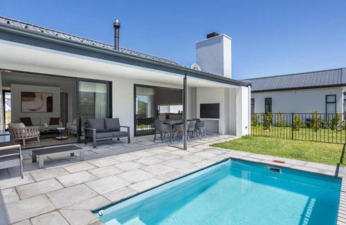 Cape Winelands Apartment | Luxury Villa 712 Pearl Valley Golf Estate