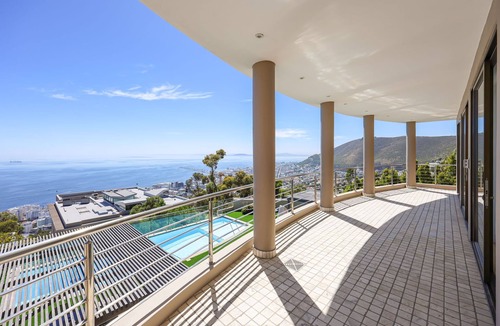 Cape Town Villa | Luxury villa in Bantry Bay at the foot of Lions Head.