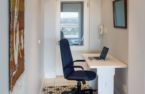 Muizenberg House | Lynx Vista is situated high on the Lakeside slopes with breathtaking views.