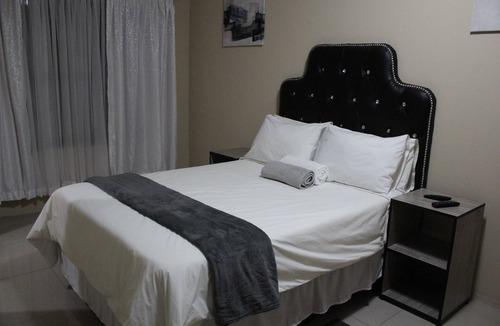 Polokwane House | M n M Guest House in Polokwane Turfloop
