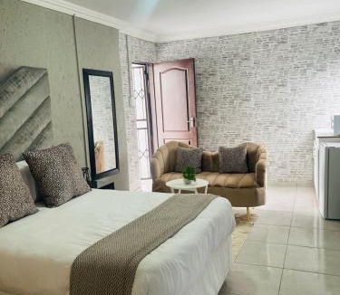 Mmabatho House | M2B guest lodge - Mum to be spa