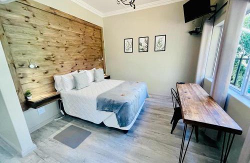 Komani House | Madeira Bed