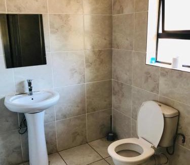 Glen Cowie House | Madzindwa Guest House
