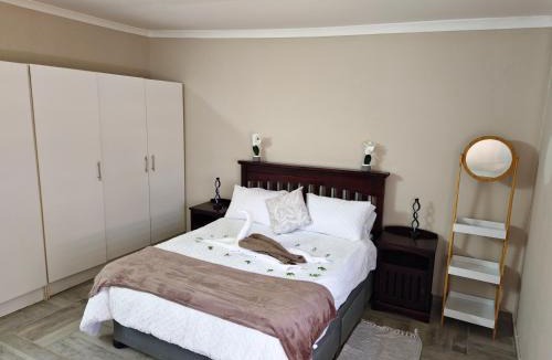 Hartbeespoort House | Magalies River Country Retreat