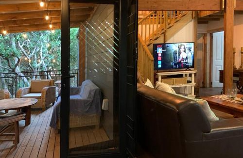 Van Dyks Bay Apartment | Magical Cabin in the Woods