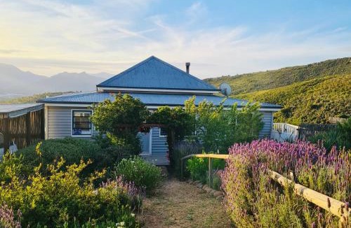 Wolseley Villa | MAGNIFICENT 6 sleeper mountain getaway