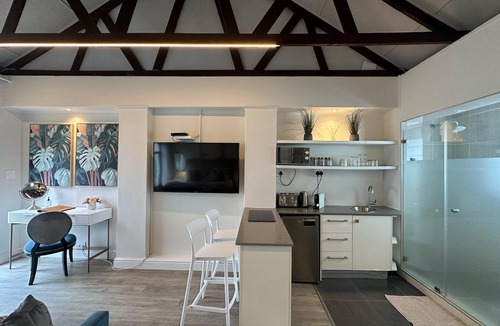 Tokai Apartment | Magnolia King - Honeymoon Unit Self catering