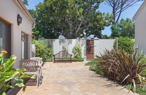 Tokai Apartment | Magnolia King - Honeymoon Unit Self catering