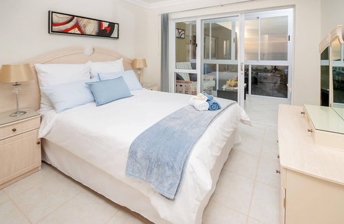 Jeffreys Bay Apartment | Main Beach Penthouse in central Jeffreys Bay overlooking Dolphin Beach.