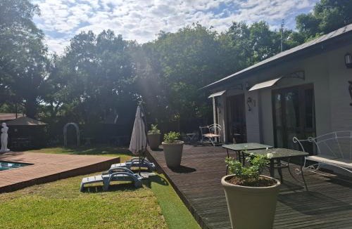 Bayswater House | Majestic Manor Guesthouse & Coffee Shop
