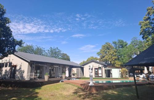 Bayswater House | Majestic Manor Guesthouse & Coffee Shop