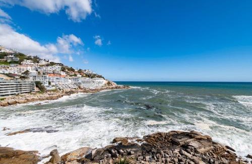 Bantry Bay Apartment | Majestic Views in Bantry Bay Gem