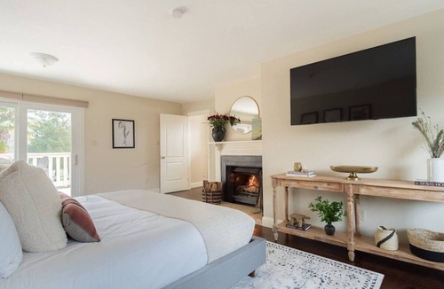 North Junior College Neighborhood Association House | Major Dr. · Stylish-Quiet-Spa&Pool-WiFi-Wine Country Getaway!