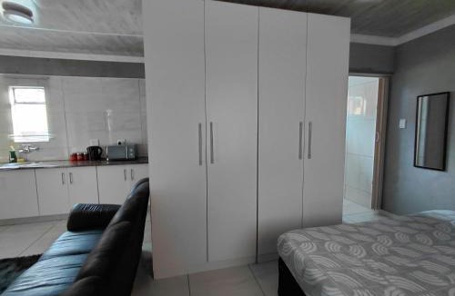 Newcastle Apartment | Mama R's STUDIO 1