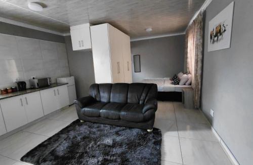 Newcastle Apartment | Mama R's STUDIO 1