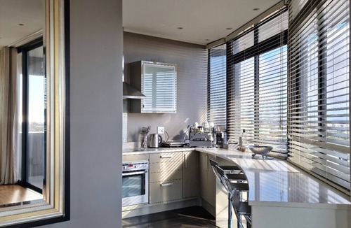 Century City Apartment | Manhattan Towers by Smart City Stays