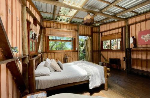 Umzumbe Hostel | Mantis and Moon Surf Paradise & Adventure Lodge