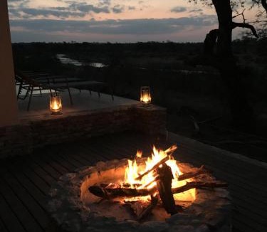 Buffelspruit Villa | MANZINI RIVER HOUSE - Mjejane Private Game Reserve, Greater Kruger National Park