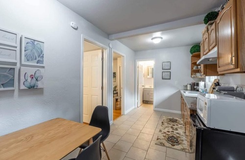 Redwood City Cottage | Marbella Lane - 2BR Guest House Dtwn RWC Pking