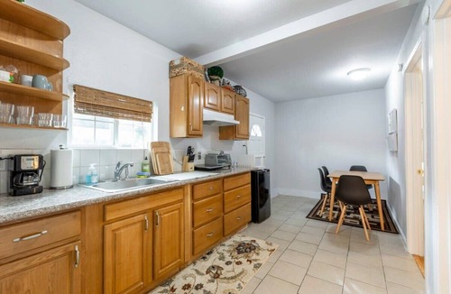 Redwood City Cottage | Marbella Lane - 2BR Guest House Dtwn RWC Pking