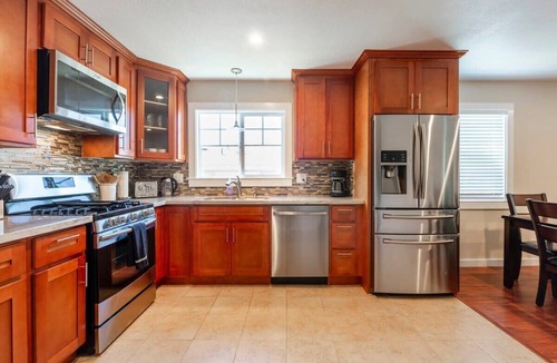 Northside House | Marbella Lane - 3BR UpprLvl DTWN SJ Ldry