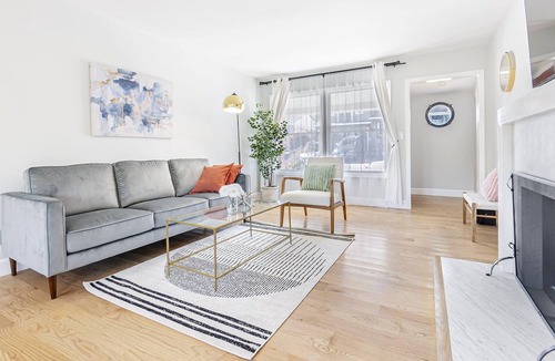 South San Mateo House | @ Marbella Lane - 3BR w/Deck near Beresford Park