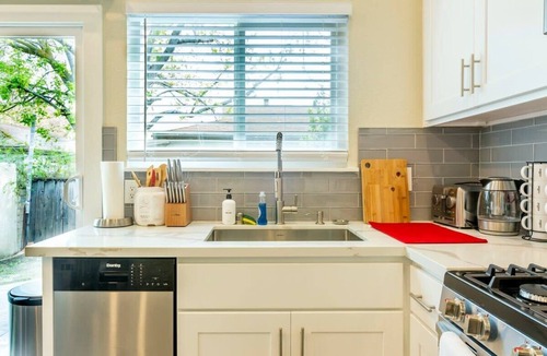 Willow Glen House | Marbella Lane - 6BR Duplex DTWN SJ Laundry P