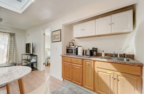 Downtown North House | @ Marbella Lane -Cozy 1BR Studio in Palo Alto DWTN