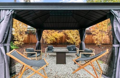 Hathaway House | Marbella Lane - Modern 3BROasis in SiliconValley