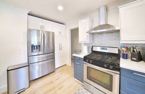 Redwood City House | @ Marbella Lane - Vibrant 4BR RWC | Ldry + P