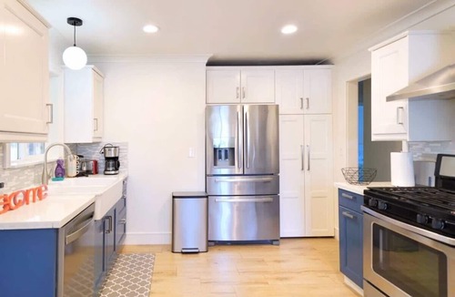 Redwood City House | @ Marbella Lane - Vibrant 4BR RWC | Ldry + P