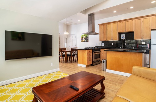 San Rafael Apartment | Marin Edwardian Mansion with San Francisco Bay Views 2br