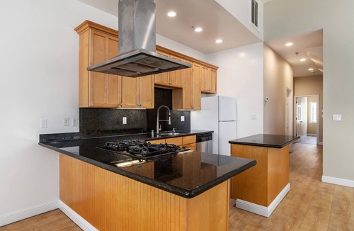 San Rafael Apartment | Marin Edwardian Mansion with San Francisco Bay Views 2br