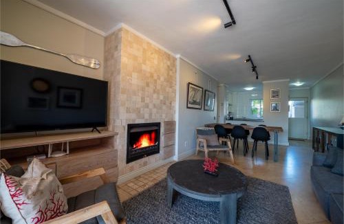 Waterfront Apartment | Marina Magic