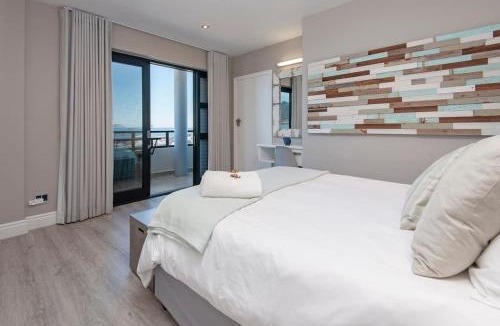 Hermanus City-Centre Apartment | Marine Court 5 by BACK IN TOWN - 2Bedroom Ocean-facing Apt in Hermanus Centre