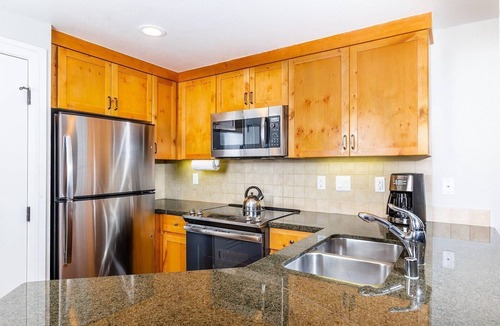 Lakeside Park Resort | Marriott Timber Lodge Resort. Prime Location. Condo 2BR/2BR. Parking included