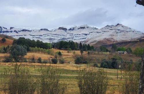 Drakensberg Gardens House | Mashai Rest Rondavel