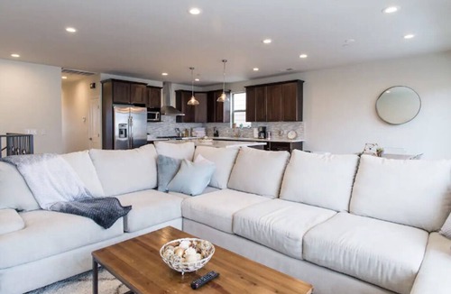 Bayshore Heights House | Massive Stylish Home in an Amazing Location in San Francisco!