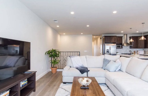 Bayshore Heights House | Massive Stylish Home in an Amazing Location in San Francisco!