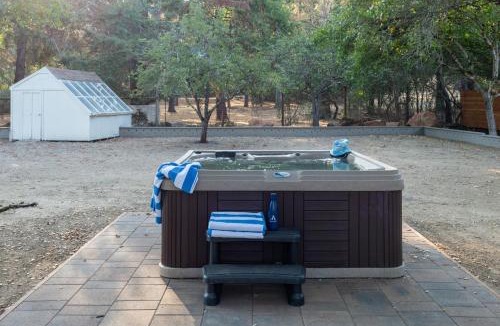 Santa Rosa House | Mataro by AvantStay Large Elegant Home in Santa Rosa w Hot Tub Games