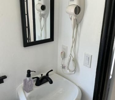 Oakland House | Maxwell Park Beauty w Huge Backyard
