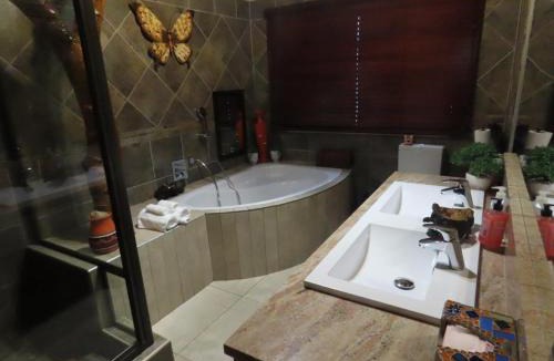 Kareeberg Cabin | Mazuri Shamba Lodge