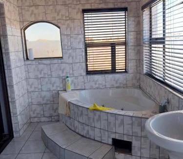 Bloemfontein House | Mbele's home stay