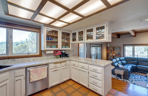 Auburn Cottage | Meadow Vista Mountain Escape w/River Views!