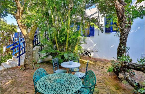 Shaka's Rock Apartment | Mediterranean beach villa - Santorini
