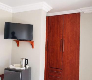 Moses Kotane House | MeLeano Guesthouse