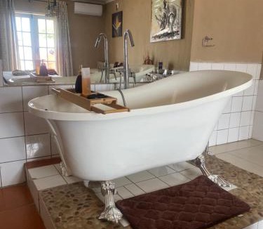 Dr JS Moroka House | Mementos Guesthouse